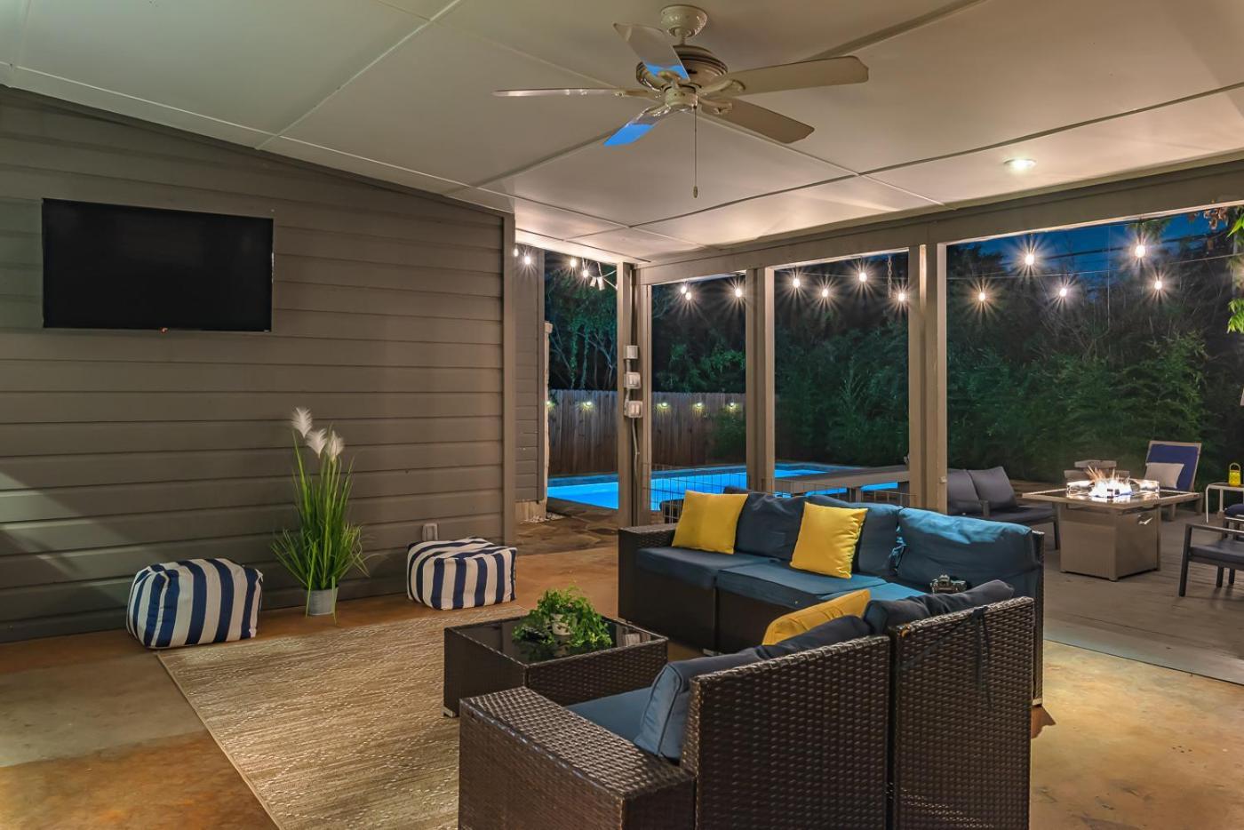 Serene Pool & Firepit In Stunning Home By Airport San Antonio Luaran gambar