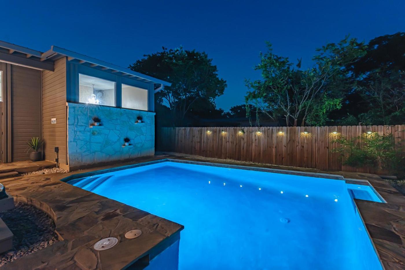 Serene Pool & Firepit In Stunning Home By Airport San Antonio Luaran gambar