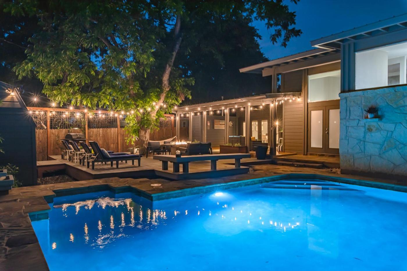 Serene Pool & Firepit In Stunning Home By Airport San Antonio Luaran gambar